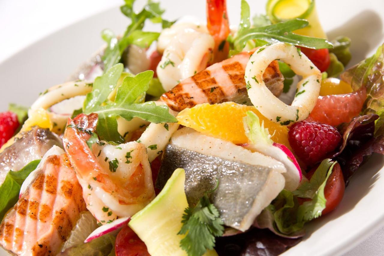 Les Jardins De La Medina Hotell Marrakesh Eksteriør bilde Seafood salad