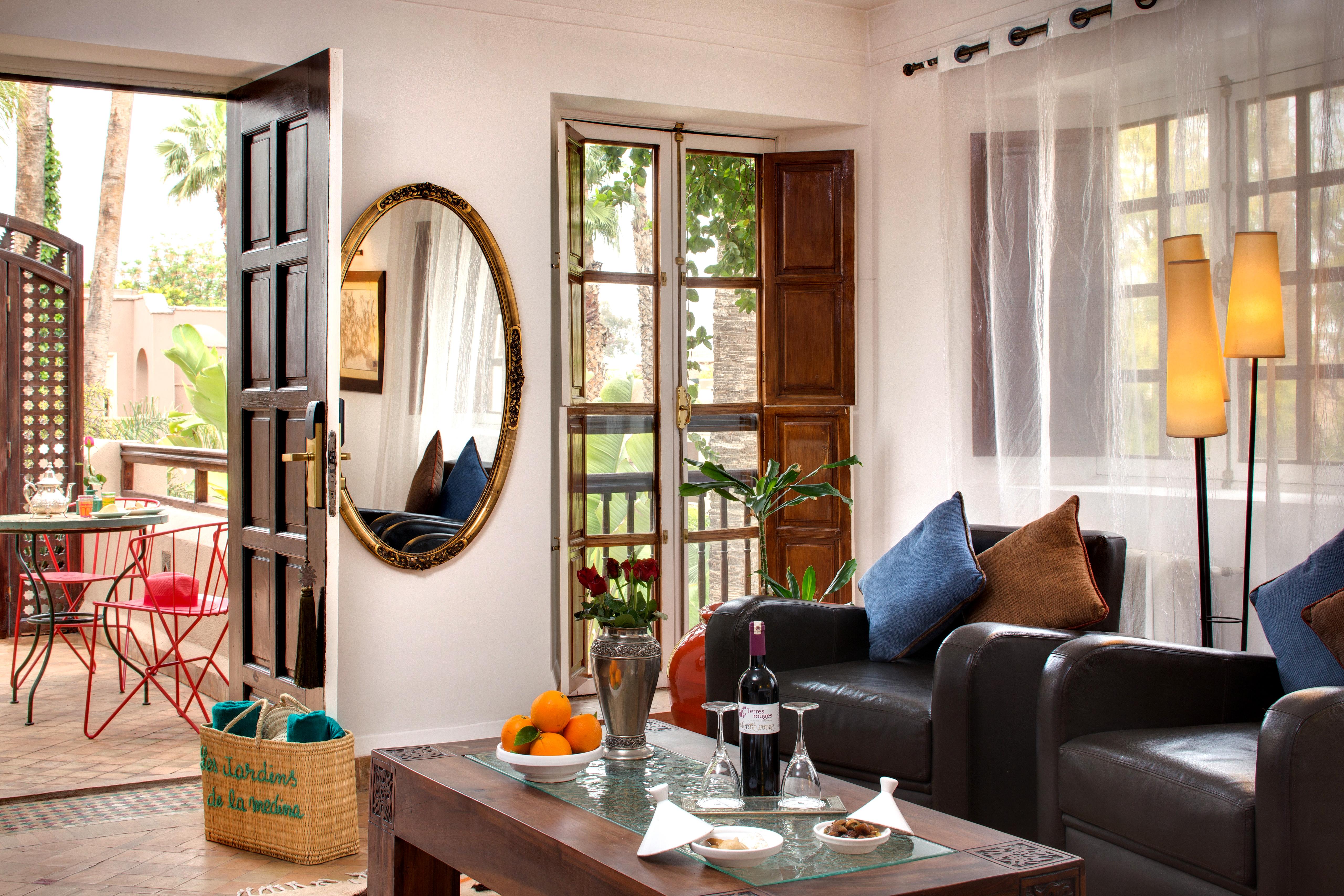 Les Jardins De La Medina Hotell Marrakesh Eksteriør bilde A living room in a typical apartment