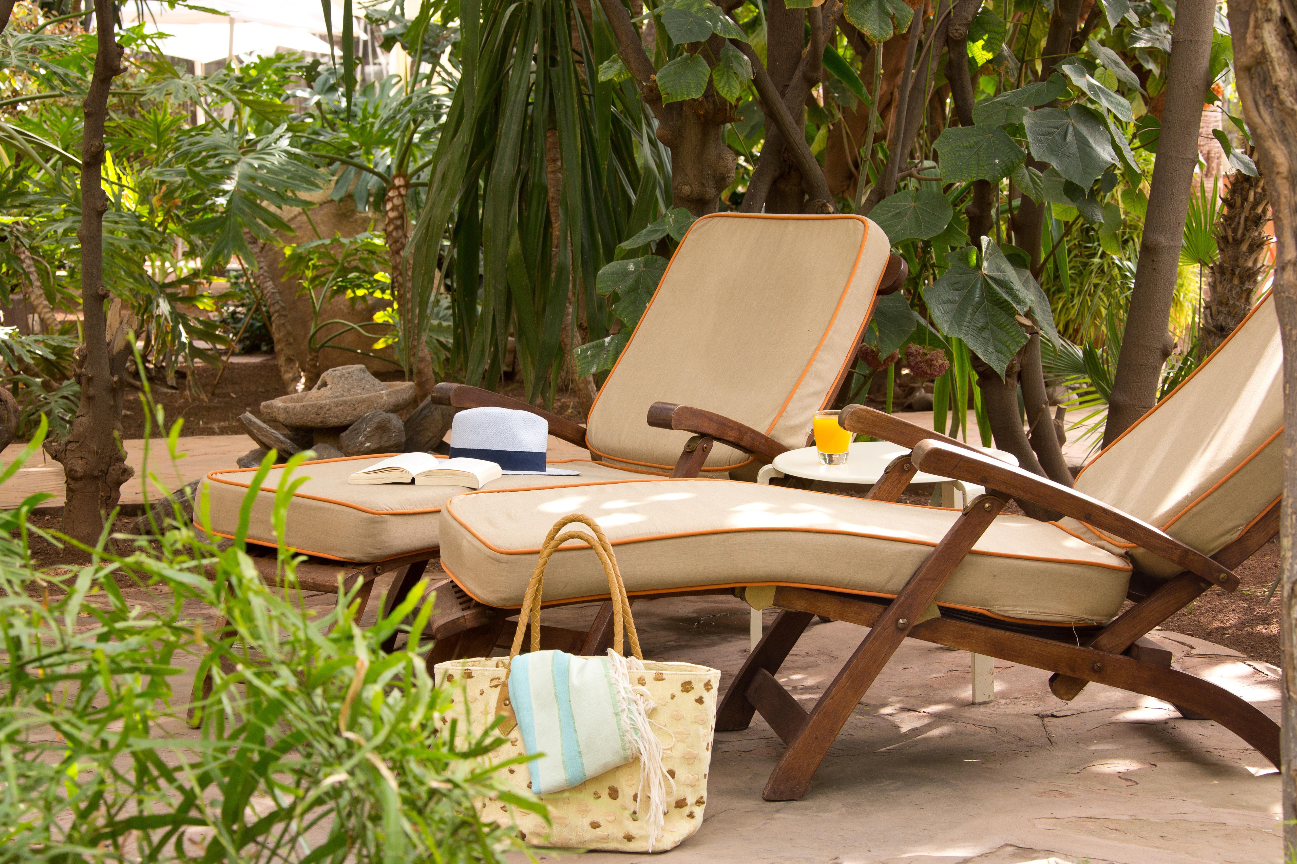 Les Jardins De La Medina Hotell Marrakesh Eksteriør bilde A chaise longue